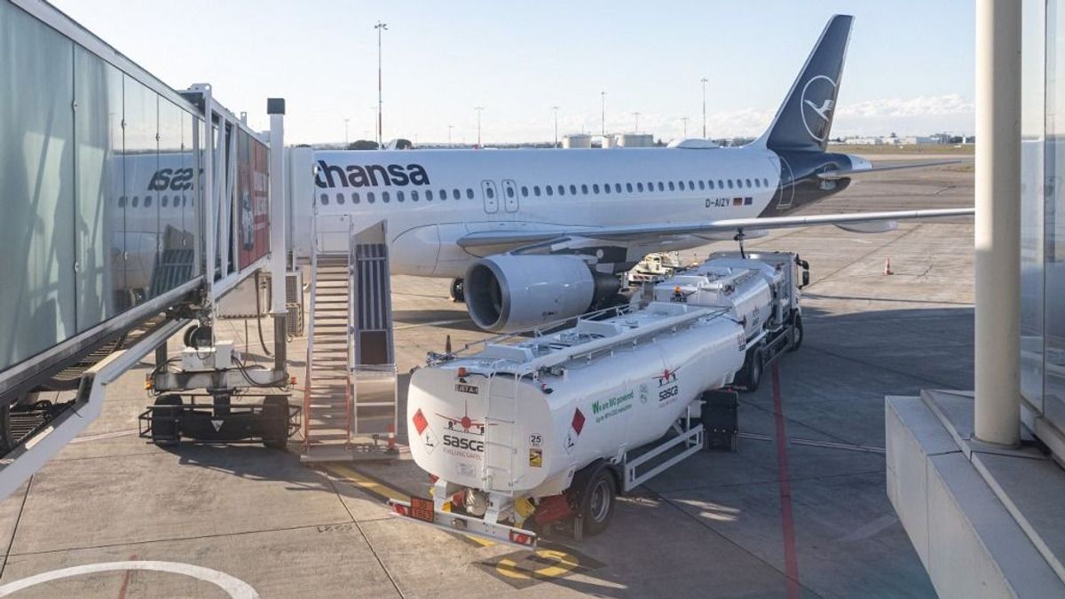 Nagy a baj: üzemanyagért versenyeznek az európai repterek – májusra összeomolhat a légiközlekedés 