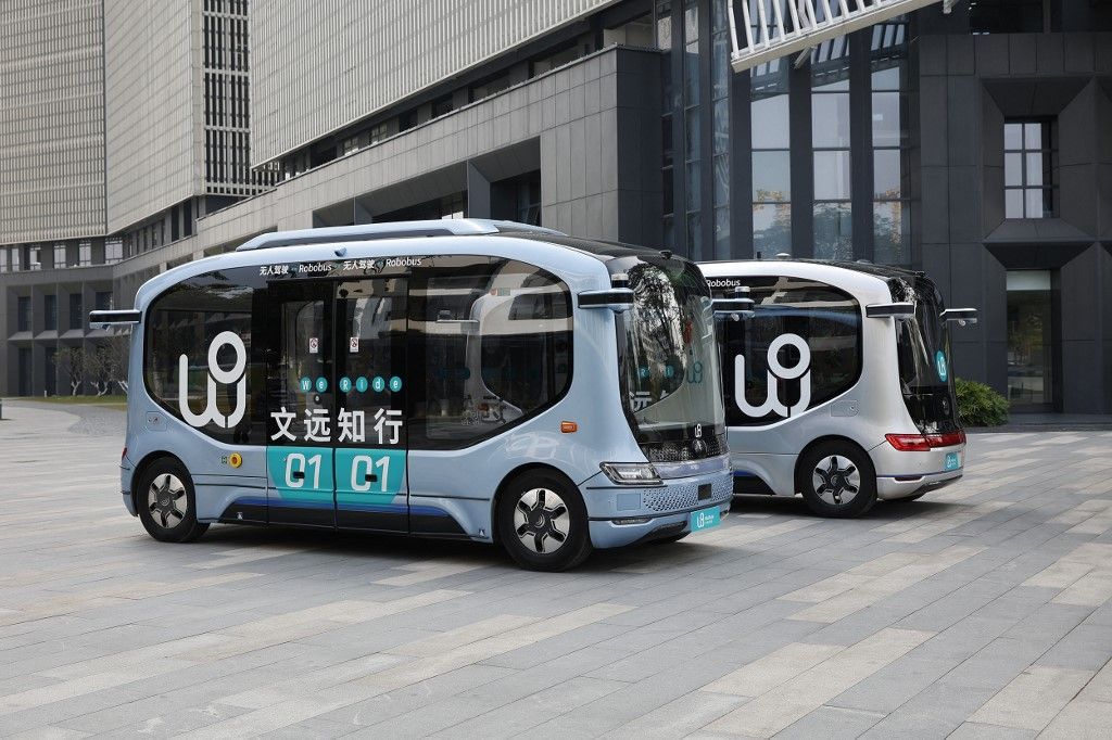 Xinhua Headlines: China's autonomous driving enters "fast lane" with commercial operations