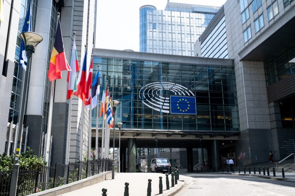 BRUSSELS-EUROPEAN-PARLIAMENT-IRAN Európai Unió adó zászló