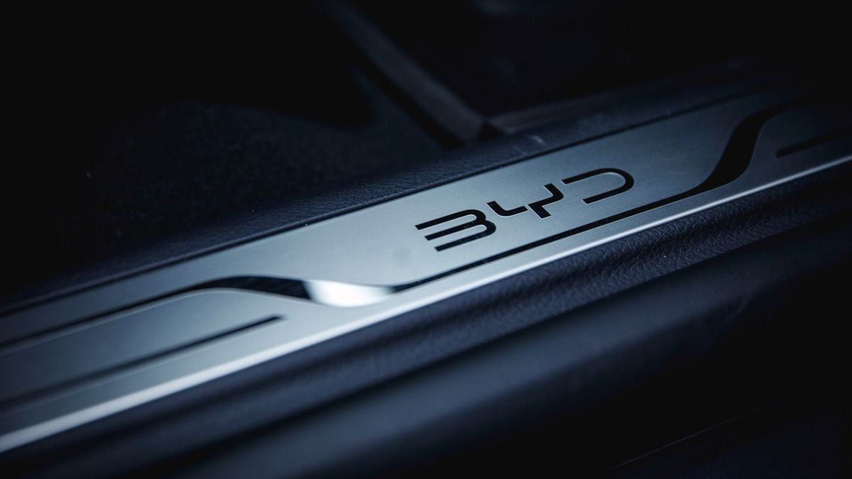 Fékezett a BYD, majd új irányba indult tovább – lassan már annyi autót adnak el külföldön, mint Kínában 