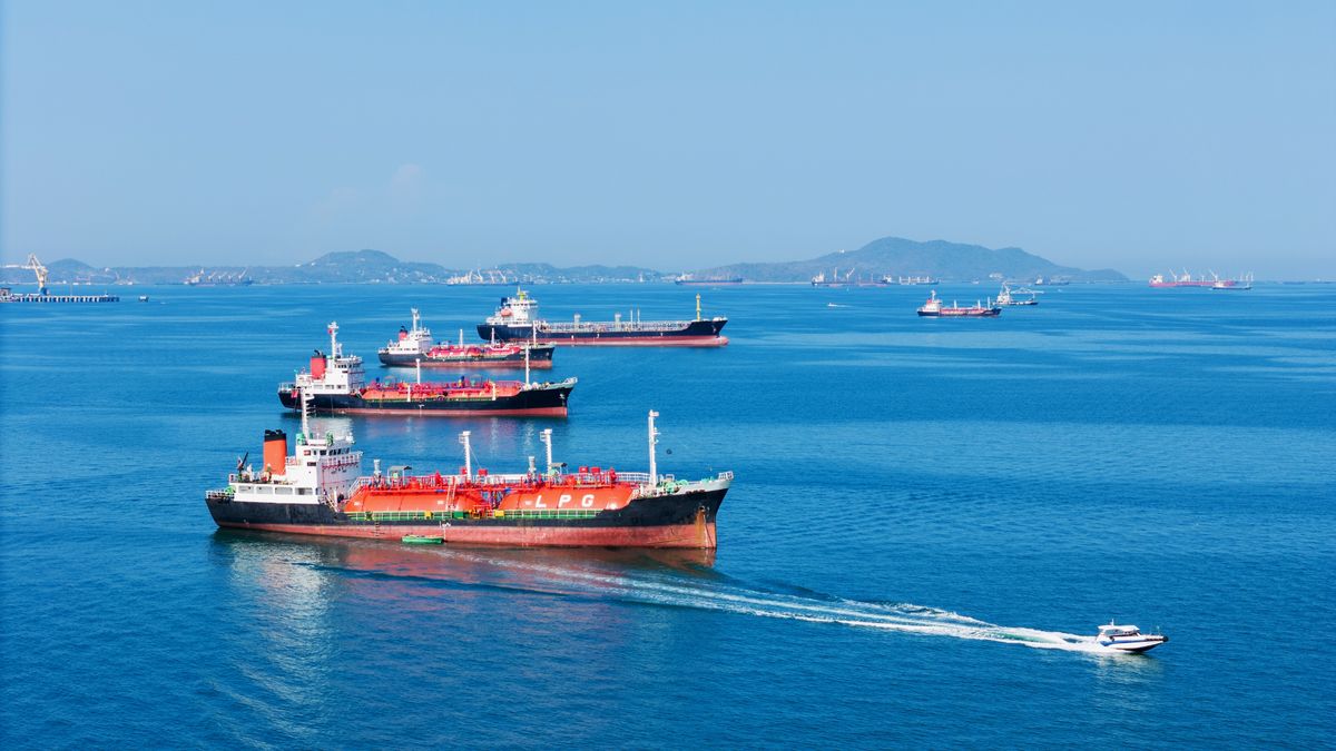 Trump legújabb döntésébe az egész világ beleroppanhat: ha a Hormuzi-szoros védelme másra hárulna, az a teljes globális kereskedelemre hatással lehet