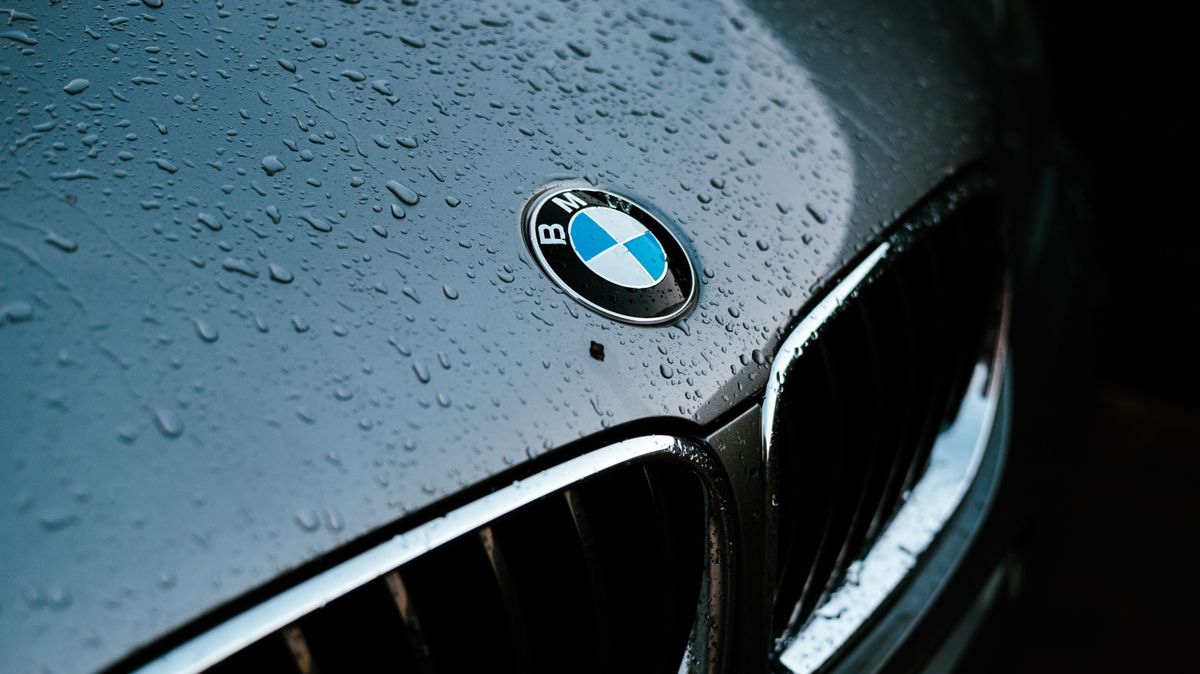 Ez most sokkolta a német gazdaságot: csődben a világelső járműipari óriáscég, aggódhat a BMW és a Mercedes – 1000 dolgozó állása szűnhet meg 