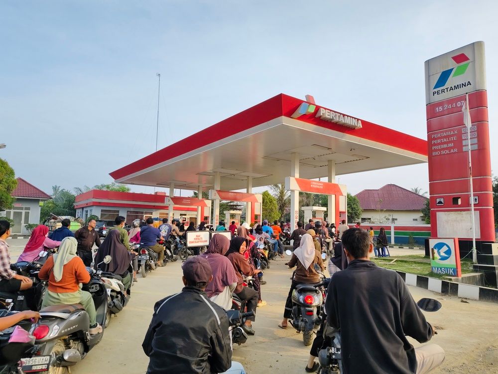 Indonézia, indonéz
tankolás, üzemanyag, dízel, benzin
benzinkút töltőállomás
iráni háború, Közel-Kelet