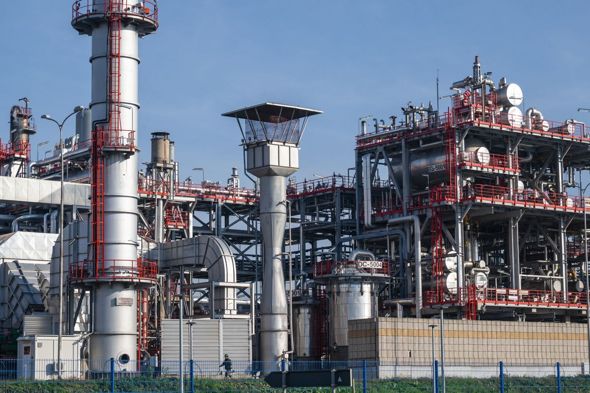 Döntött Magyarország szomszédja, nem nyitja meg az üzemanyagcsapokat a nagy exportőr – a biztonságra mennek, minden tiltva van