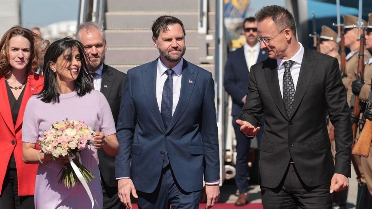 Bloomberg: amerikai olajat vásárolhat Magyarország – JD Vance valami olyant is hozhatott Budapestre, amiért most mindenki sorban áll 