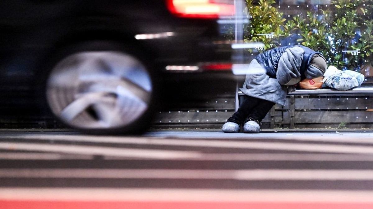 Állami heroin, öröklakás és bruttó nemzeti boldogság: begyűjtik az embereket az utcáról, mindenki automatikusan szervdonorrá válik