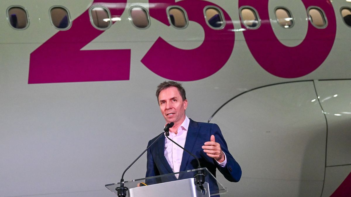 Először szólalt meg a Wizz Air vezére a kerozinhiányról: Váradi József elmondta, milyen nyár vár a fapados légitársaságra – 70 százaléka van meg az üzemanyagigénynek 