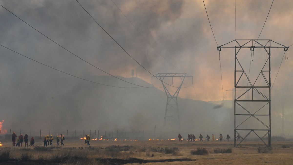 New explosive wildfire erupts near Los Angeles ExxonMobil és Kalifornia