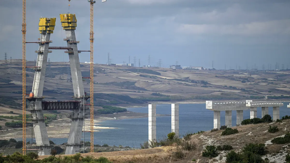 Az Isztambul-csatorna várhatóan 2027-re készül el. Fotó: Ozan KOSE / AFP