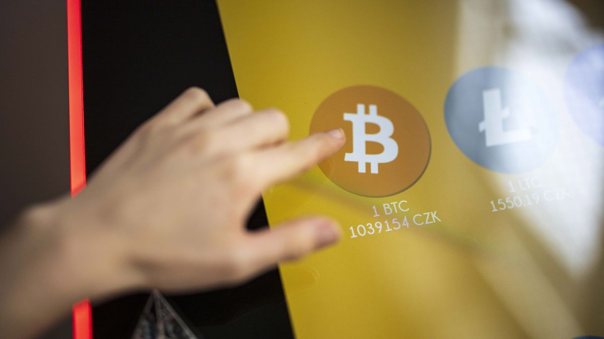 Elámul vagy elszörnyed a világ, ha meglépik a szomszédban: aranyát bitcoinnal dúsítaná a jegybank 