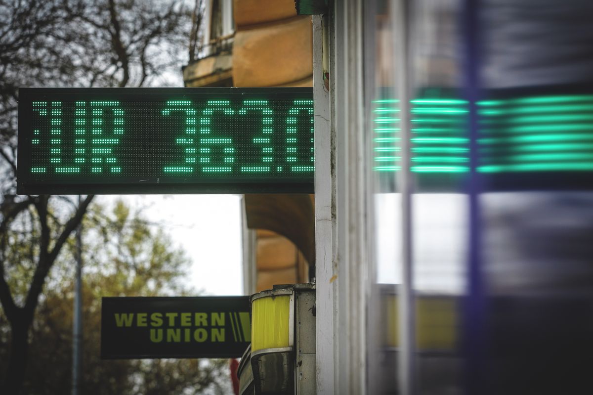 forint, euró, dollár