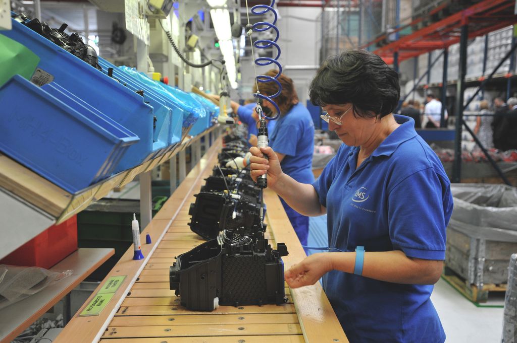 Bezárja jászberényi gyárát az Electrolux - fotók a gyártósorról