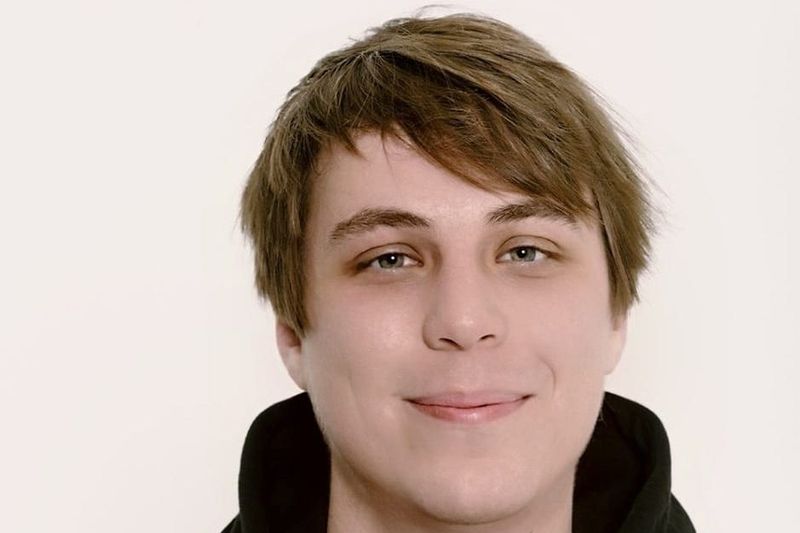 Siklós Bence szerző profilképe