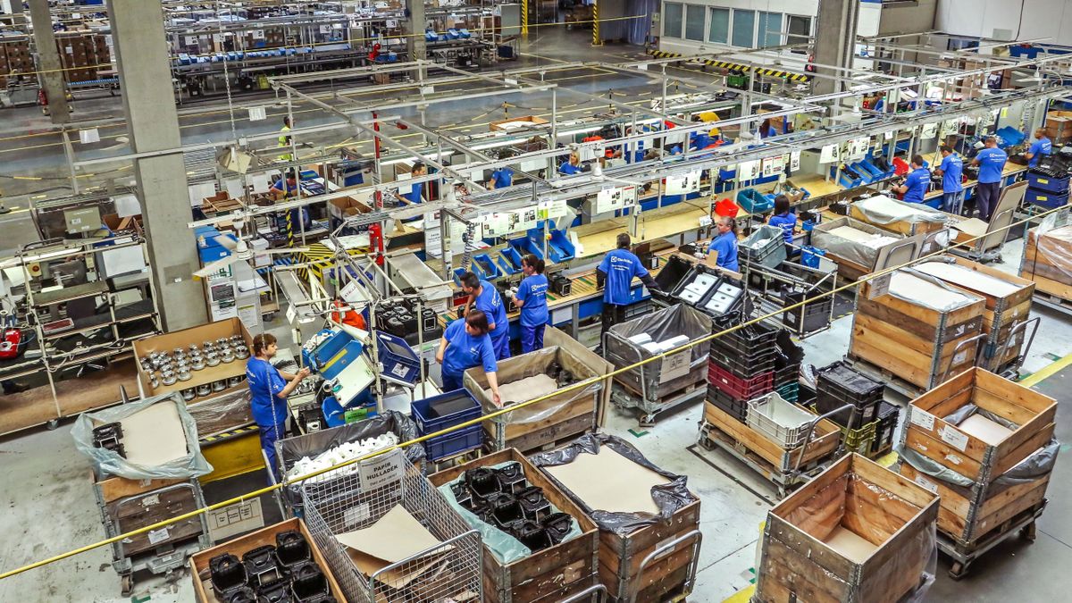 Óriási bajban az Electrolux, nem csak a magyarországi gyár került bajba, hatalmas leépítést jelentettek be - szakad az árfolyam