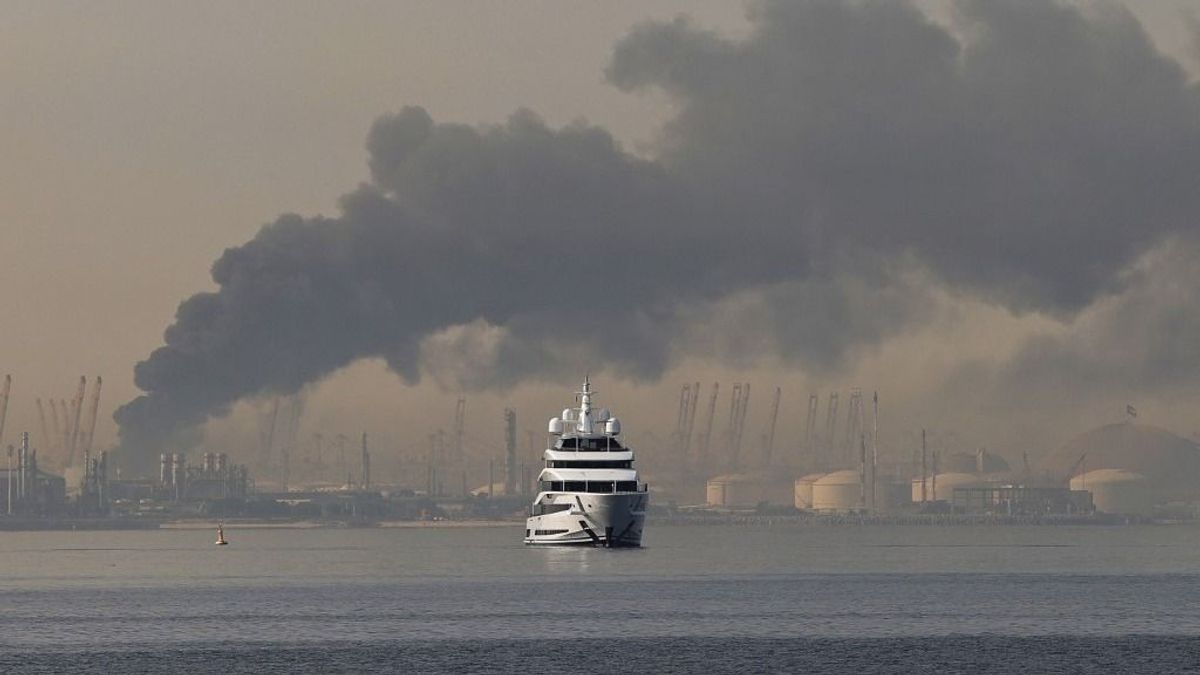 Botrány a Hormuzi-szorosban, Irán megalázta a világot: átengedte a Föld egyik legnagyobb luxusjachtját – persze, hogy egy orosz milliárdosé