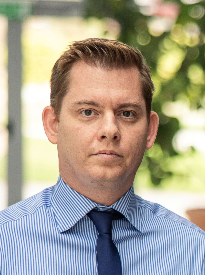 Dr. Kun Róbert szerző profilképe