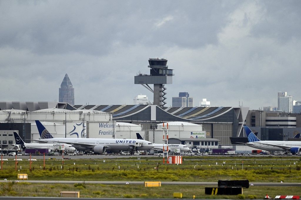 Themed photos of Frankfurt Airport.