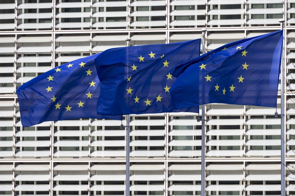 90 milliárdos hitel