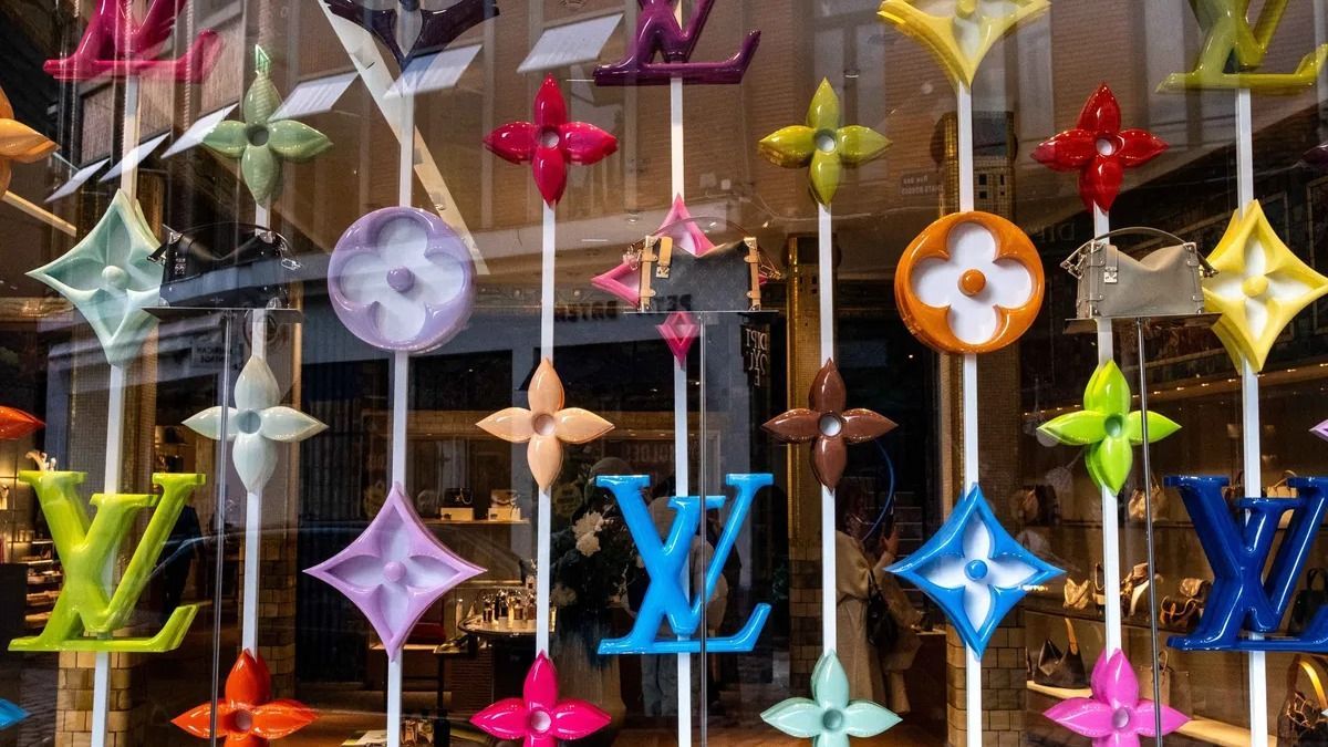 A luxusszektor lassulása közepette nyílt meg a fényűző Louis Vuitton Hotel – fotók 