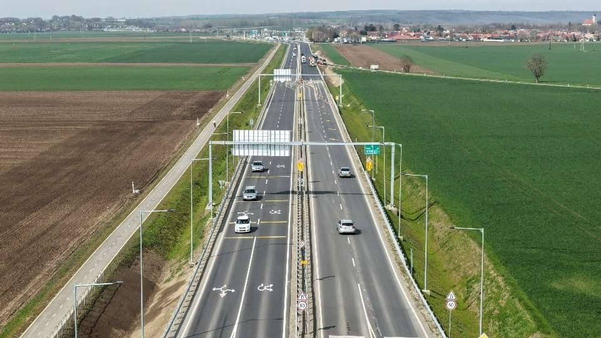 Dél-Magyarország legnagyobb beruházása: új négysávos utat adnak át heteken belül, összekötik a Balkánt Nyugat-Európával – kész az óriási Duna-híd harmada 