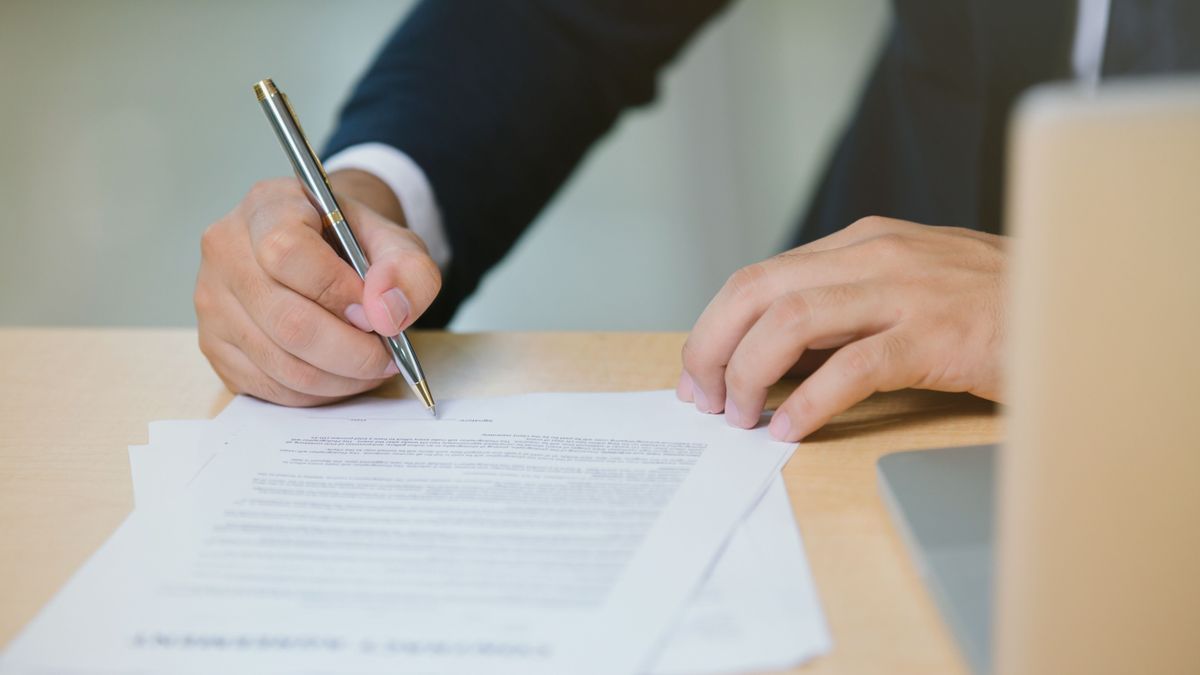 Business,Person instrum ,Signing intrum,Contract,,Close,Up,,Deal,Contract,,Sitting,At aláírás, kórház