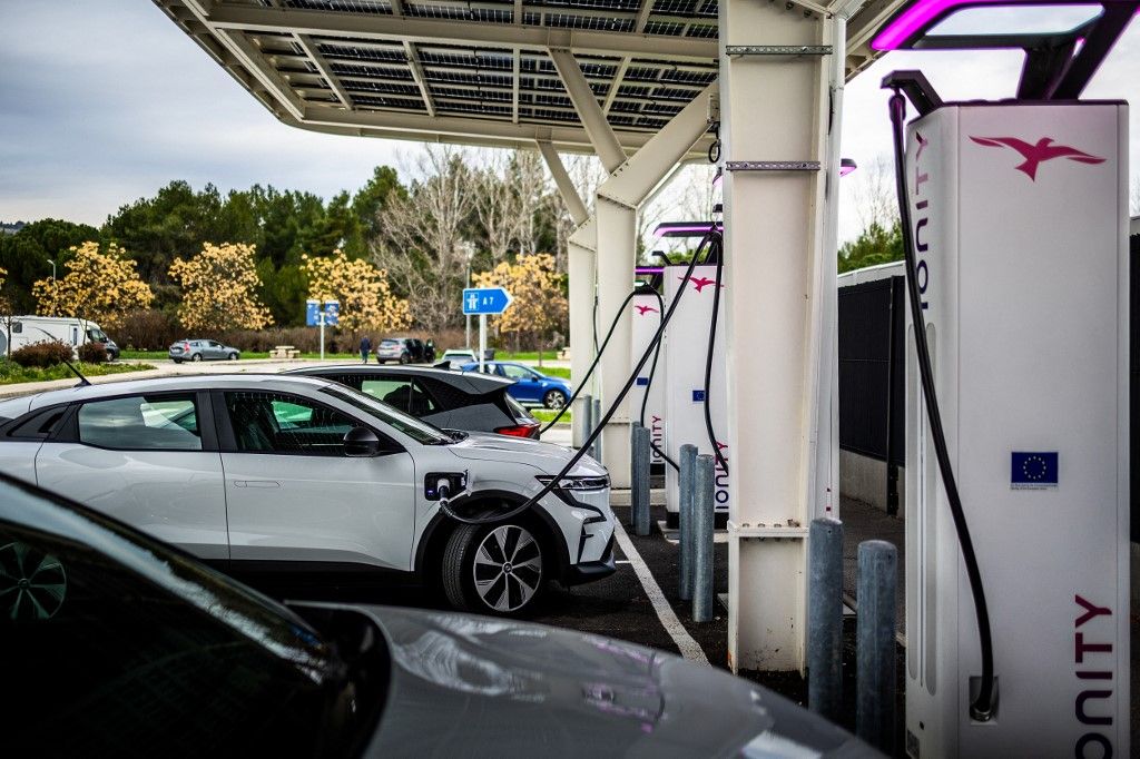 FRANCE - 600KM BY ELECTRIC CAR