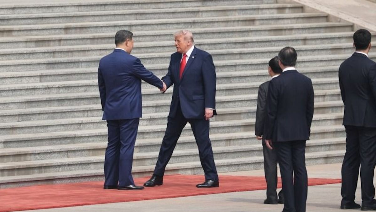 Történelmi találkozó Pekingben: nagyszerű vezetőnek nevezte Donald Trump a kínai elnököt 