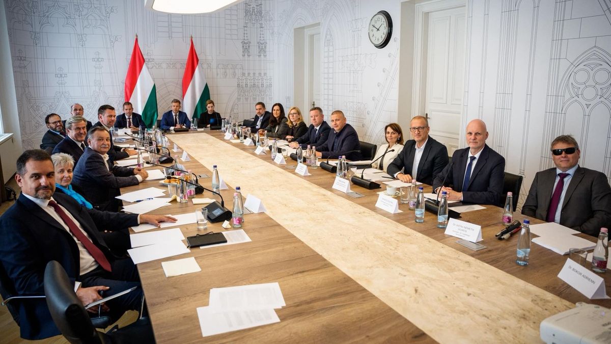 Gyorsan eldőlt: ráfordul a 2026-os költségvetésre a Tisza-kormány, politikai alku készül Ursula von der Leyennel – már nézik, mit kell módosítani 