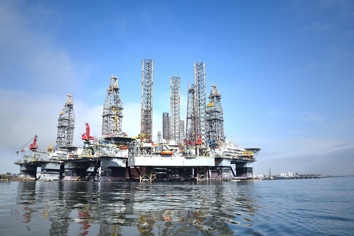 fúrótorony
olaj gáz energia
Románia