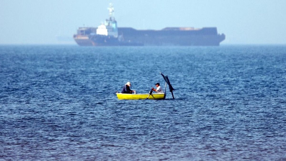 Megtört a jég: pár óra alatt több tucat tanker kelt át a Hormuzi-szoroson 