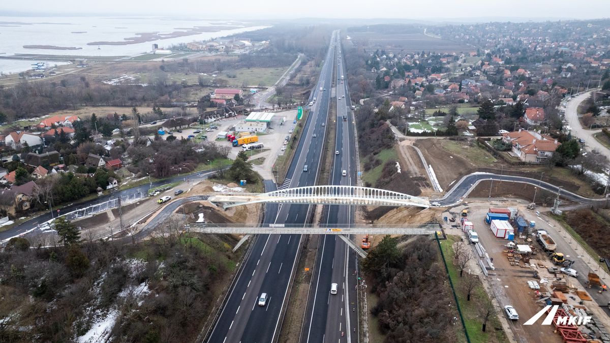 Fontos változás az M7-esen: megnyílt az új híd, jönnek az éjszakai lezárások 
