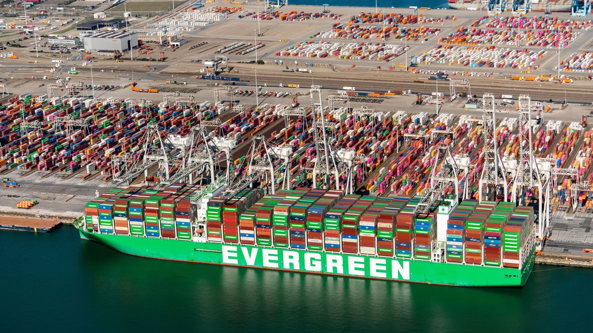 19,September,2025,,Rotterdam,,Holland.,Aerial,View,Of,Evergreen,Containership, dél-amerikai