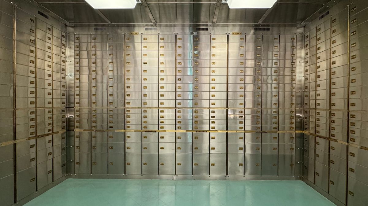Rows,Of,Secure,Safety,Deposit,Boxes,In,A,Modern,Bank svájc