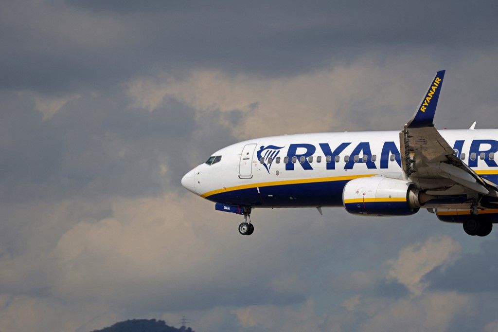 Diverse aircraft lands at Barcelon Airport Ryanair