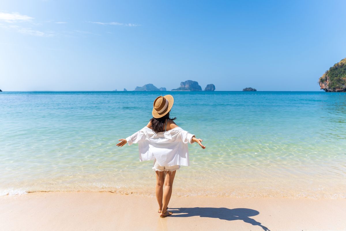 Young,Asian,Woman,Relaxing,And,Enjoying,At,Beautiful,White,Sand