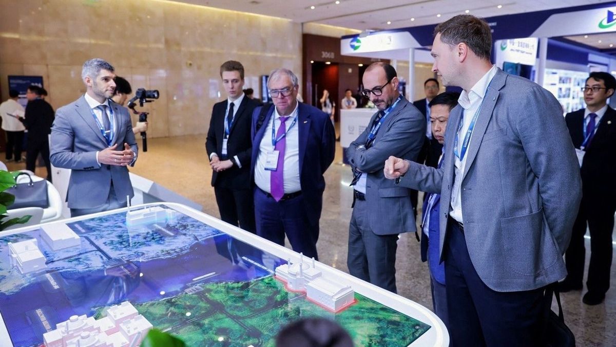Hszinek Putyintól: extra tudású reaktort mutat be Pekingben a Roszatom