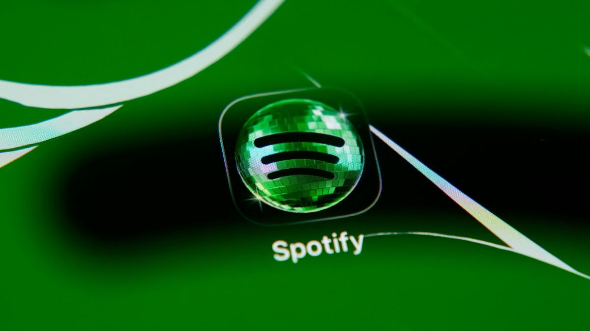 Photo Illustrations – Agreement Between Spotify And Universal Music Group