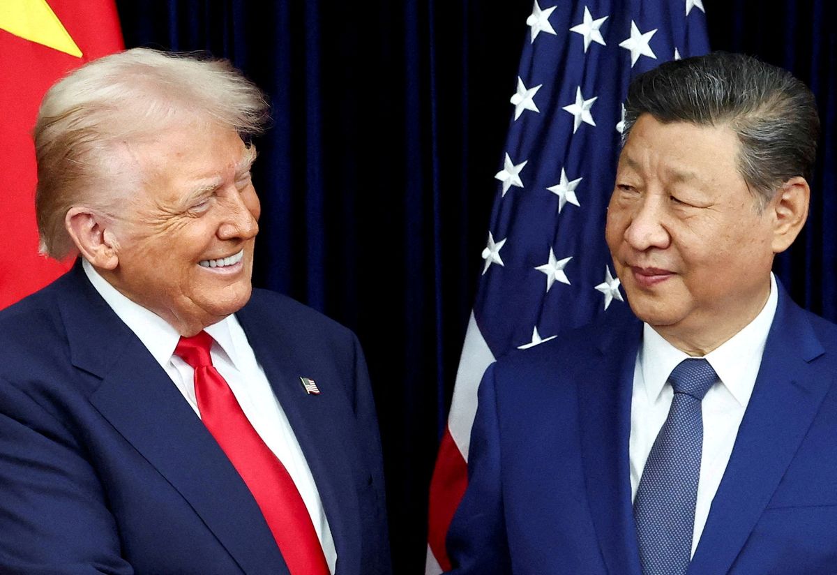  Donald Trump amerikai elnök és Hszi Csin-ping kínai elnök napok múlva találkoznak újra. Az amerikai szankciók miatt a feszültség egyelőre nő az államai között  FILE PHOTO: U.S. President Donald Trump meets with Chinese President Xi Jinping on the sidelines of the APEC summit, in Busan