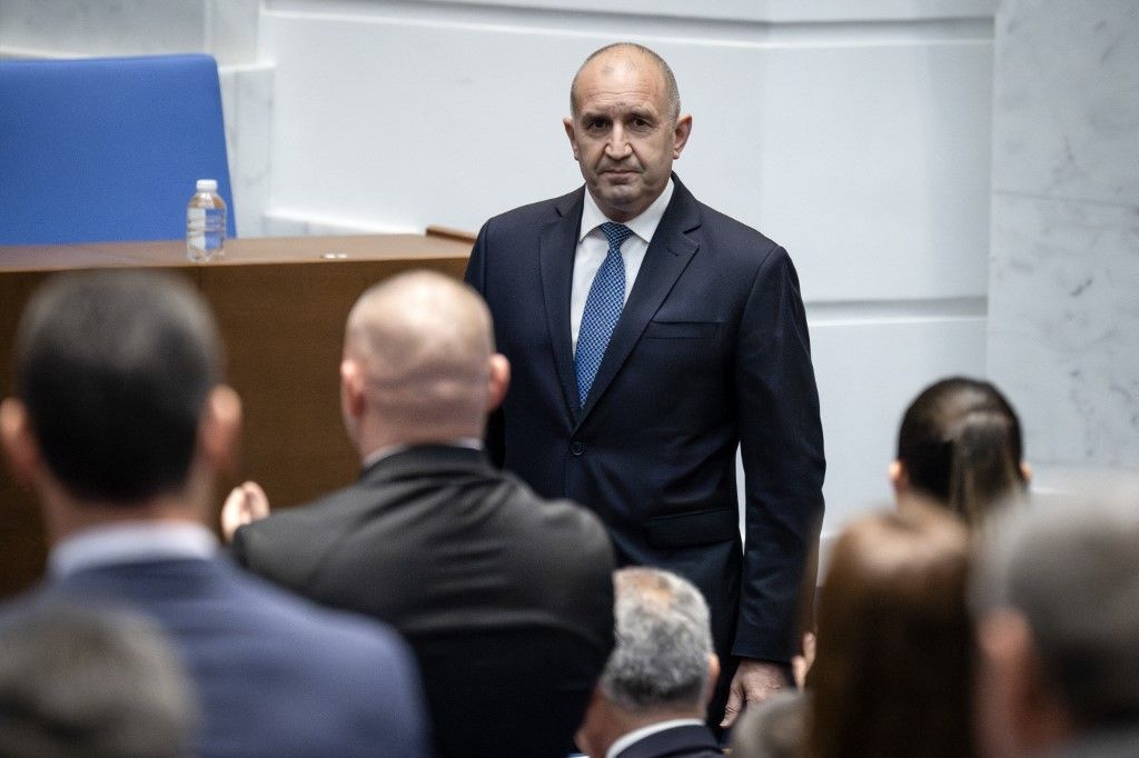A bolgár államfő Rumen Radevet, a Progresszív Bulgária párt vezetőjét bízta meg kormányalakítással