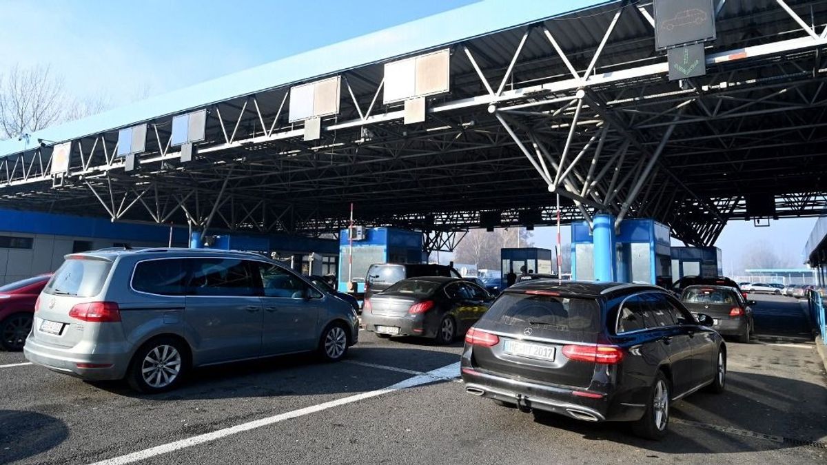 Rendkívüli ülést tart a kormány, miután lemondott egy híd a határátkelőnél 
