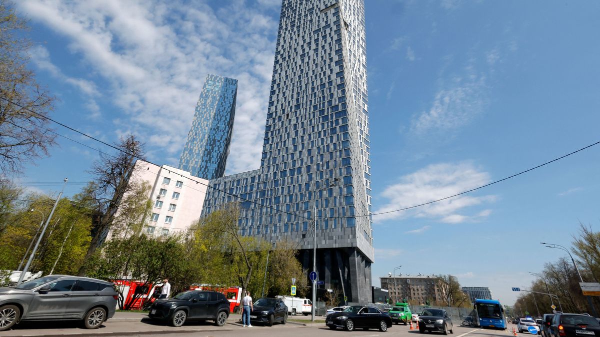 Drónokkal támadta Ukrajna Moszkva belvárosát: a magyar nagykövetség közelében található felhőkarcolóban is kár keletkezett 