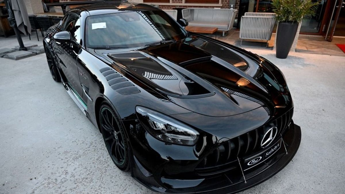 Reszkethet a Porsche és a Ferrari: a Mercedes új elektromos sportkocsija úgy dübörög, mint egy V8-as benzinfaló 