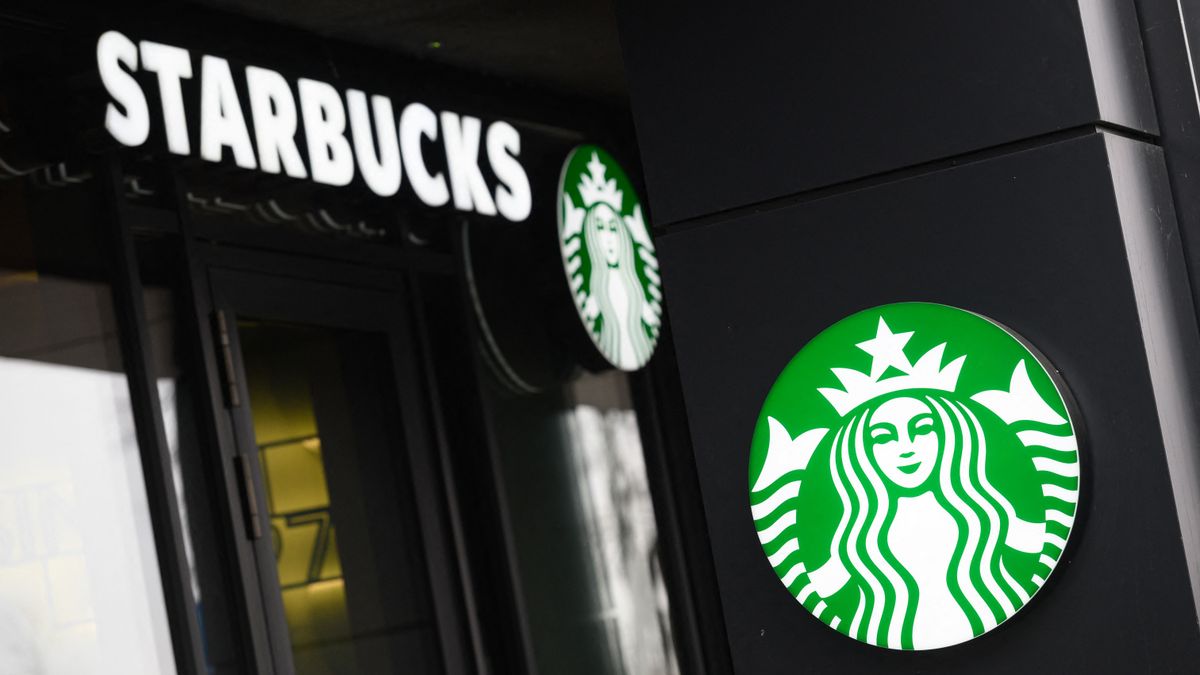 Tovább botladozik a Starbucks: újabb nagy leépítés jön, miközben foggal-körömmel küzdenek a profitért 