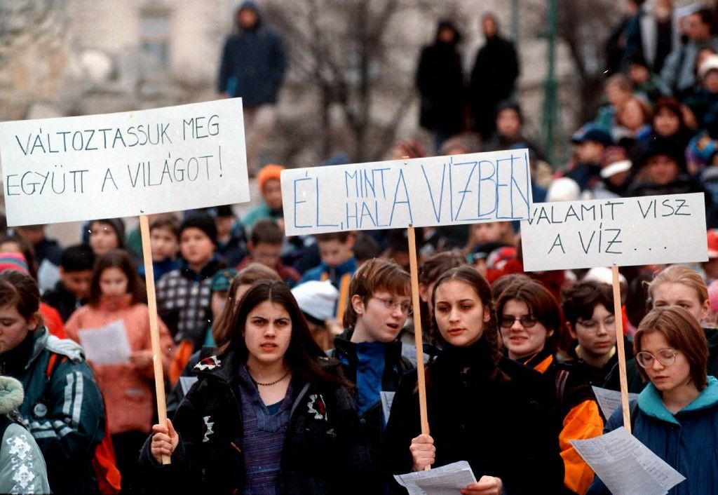 HUNGARY - CYANIDE POLLUTION - PROTEST