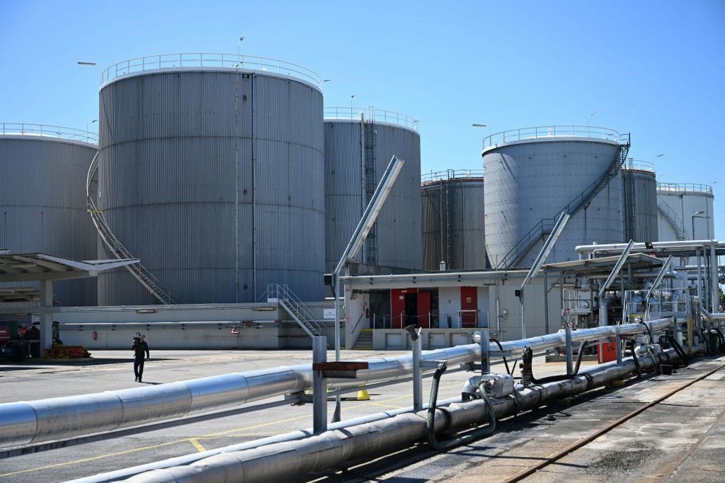 THEME PICTURE - ETLB (ERDÖLTANKLAGERBETRIEBS-GMBH)