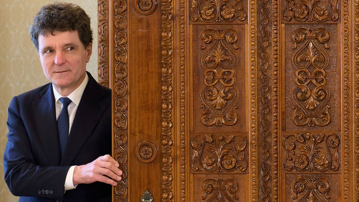 A román elnök egy szakértői kormányt szeretne látni az ország élén 