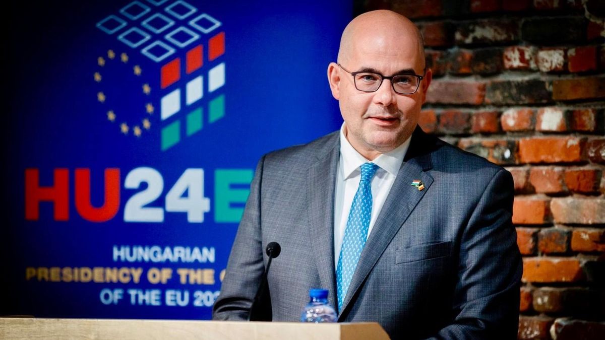Váratlanul lemondott a brüsszeli magyar nagykövet 