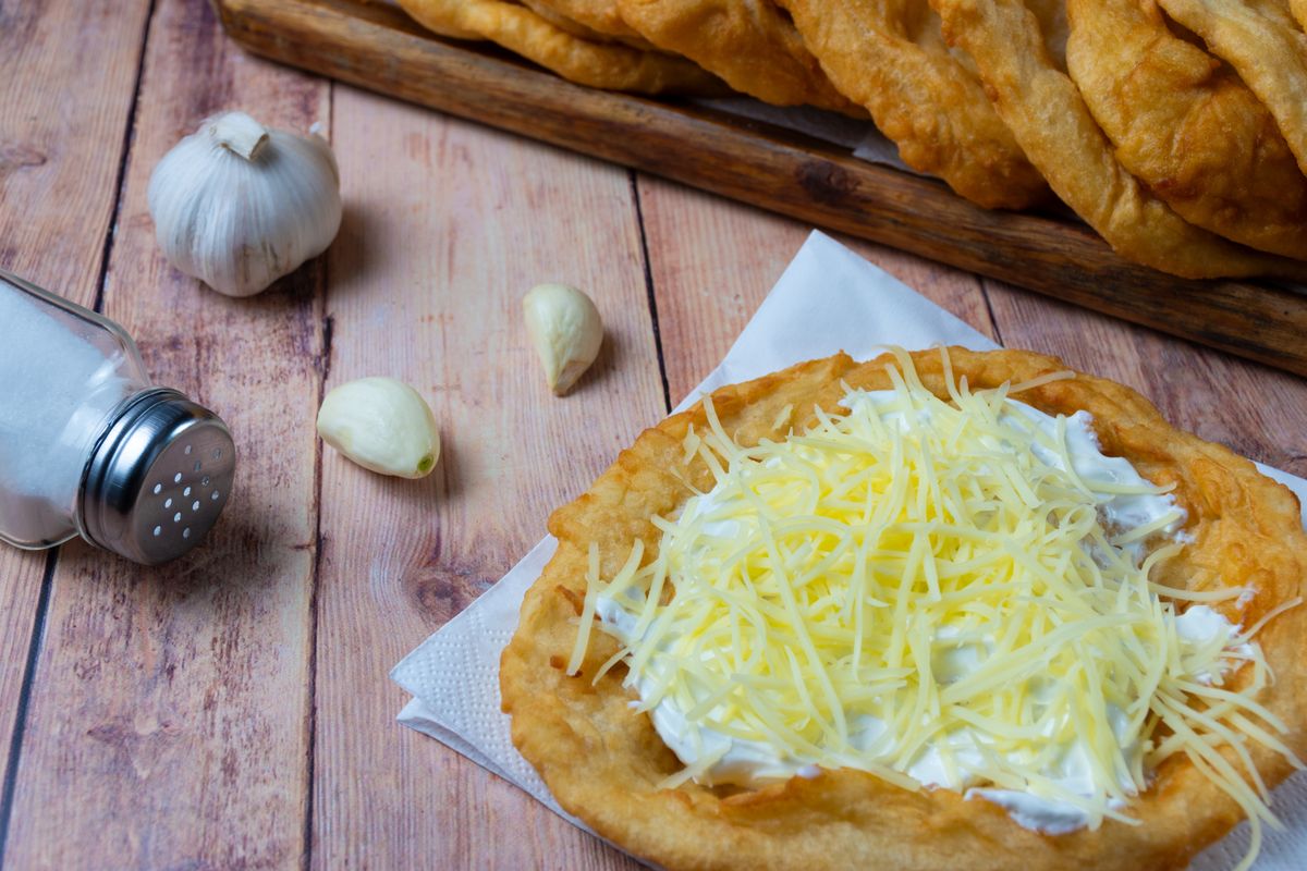 Hungarian,Deep,Fried,Flatbread,With,Cream,And,Cheese lángos
