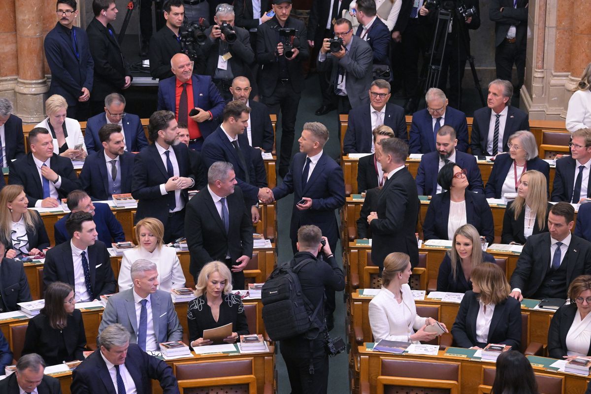 Érkeznek a Tisza első törvényei, egyből Orbán Viktorral kezdik: nagyon fontos részeket húznának ki az alaptörvényből – hatalmas vagyonok mozdulhatnak meg