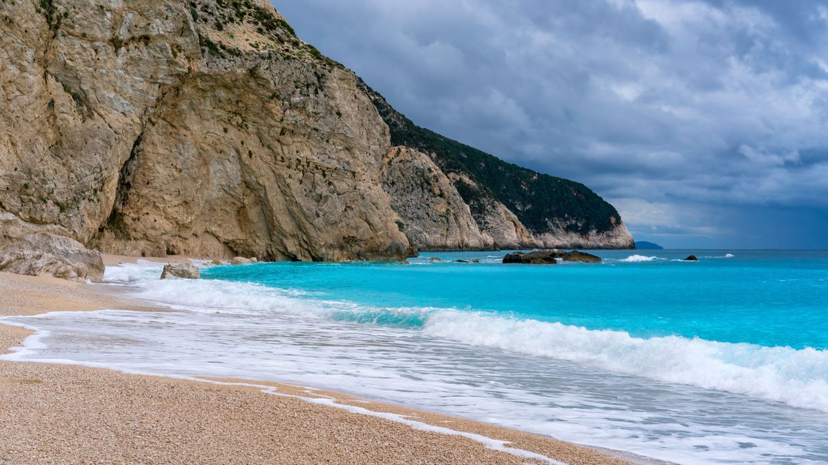 Porto Katsiki beach with turquoise water on a cloudy day, Lefkada island, Ionian Islands, Greek Islands, Greece ukrán drón